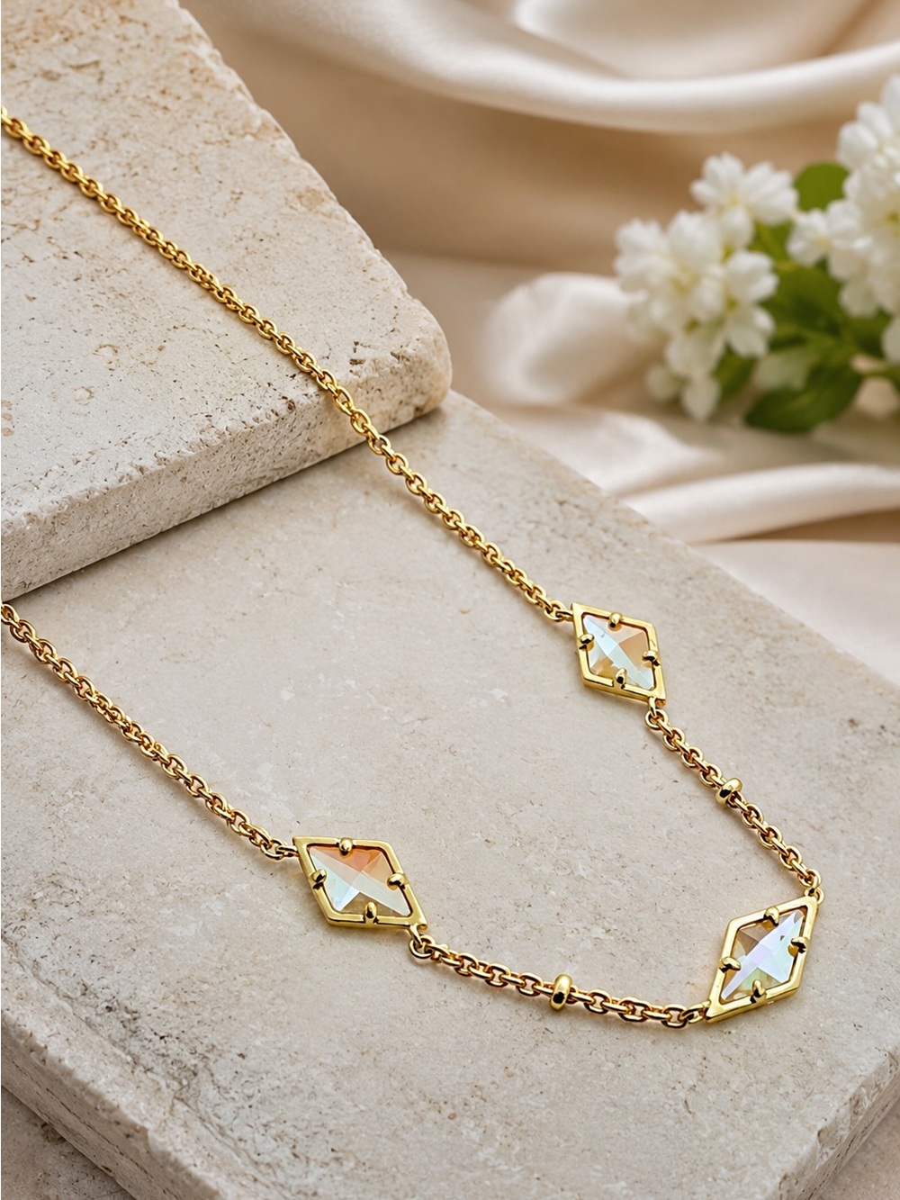 Kendra Scott Greta Gold Strand Necklace in Blush Dichroic Glass. - Picture 4 of 7